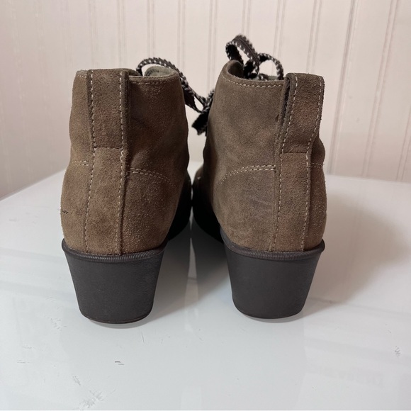 Eddie Bauer Women's 8.5 Brown Suede Wedge Ankle Boots Lace up Hiker Chukka Boots - Picture 3 of 15